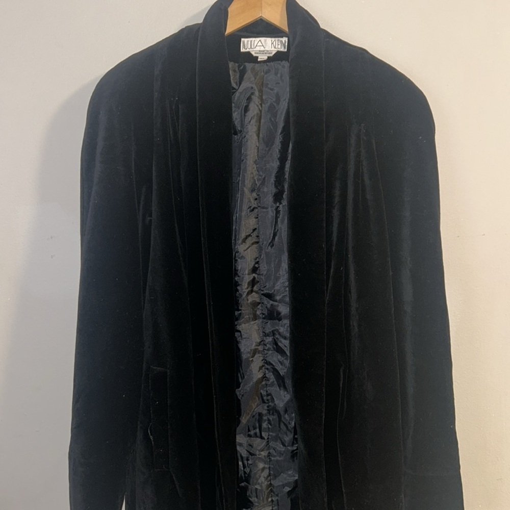 Velvet Oversize Black Coat - Picture 4 of 6
